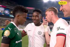 BetVictor伟德-两脸懵逼帕尔默&amp;埃斯特旺闲聊但语言不通，埃苏戈笑着来解围