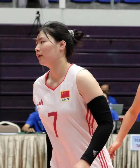 国际排联夸赞张籽萱为最佳二传！施佳仪朱航霆谁能成为她的替补？